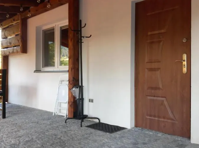 Pod Mogielicą Dom wakacyjny *